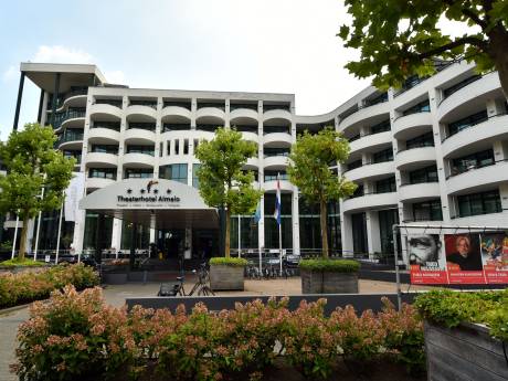 Almelo zit al jaren voor een dubbeltje op de eerste rang in het Theaterhotel, maar nu is de rek er echt uit