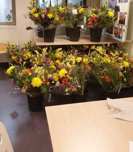 Tevreden patiënt stuurt ziekenhuis 1400 bossen bloemen: ‘Wij zijn sprakeloos’