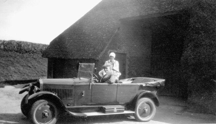 De textielfamilie Blijdenstein had een auto, begin vorige eeuw.