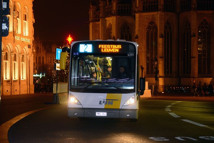 Geen feestbussen van De Lijn dit jaar en ook de Responsible Young Drivers vervoeren deze oudejaarsnacht geen passagiers.