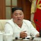 Dan toch niet in coma: Kim Jong-un duikt opnieuw op in het openbaar