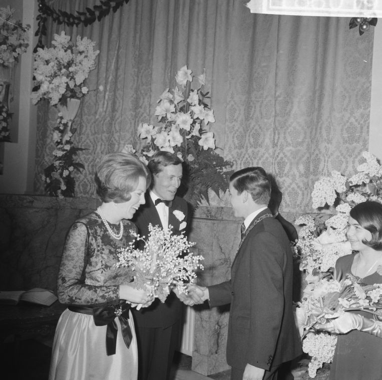 Op deze foto zien we prinses Beatrix en Claus in ondertrouw, op 17 februari 1966. Beeld 