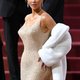 Kim Kardashian in de jurk van Marilyn Monroe? ‘Alsof je een stukje van de Mona Lisa afknipt’