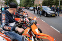 Honderden motorrijders vormden in Ammerzoden een erehaag bij de uitvaart van oud-motorcoureur Boet van Dulmen