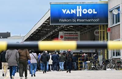 Le constructeur de bus Van Hool va déposer le bilan: 1.600 à 1.800 personnes vont perdre leur emploi