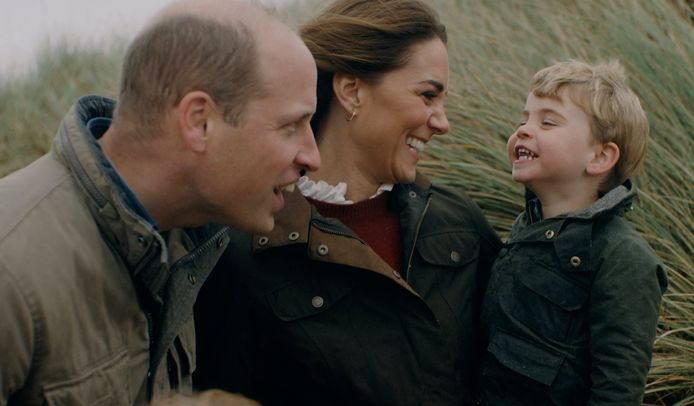 Le prince William et Kate Middleton avec leur fils, le prince Louis.