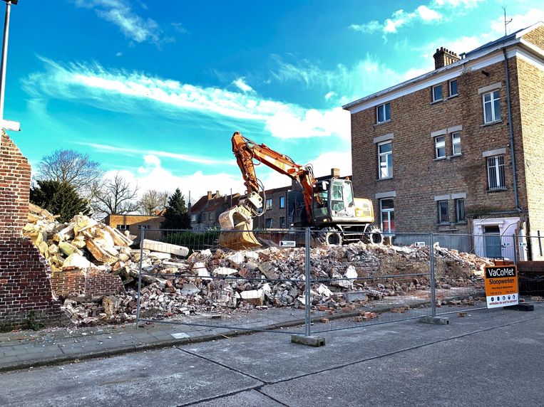 Oud gemeentehuis in Assebroek ruimt plaats voor zeven appartementen