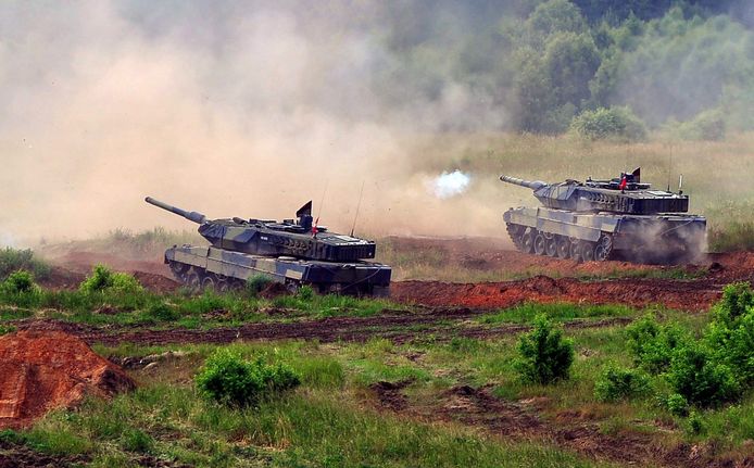 Deense Leopard-tanks tijdens een oefening in Polen.
