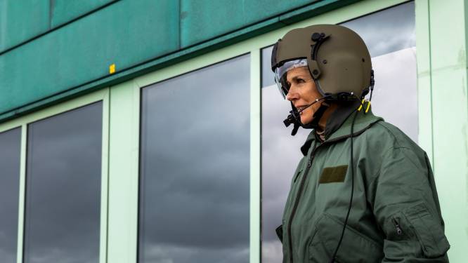 Overall aan, helm op: Máxima vliegt mee in blushelikopter van Defensie
