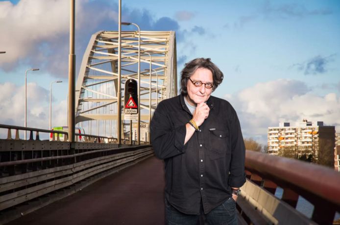 Kees Thies dacht even dat het nieuws over een maandenlange sluiting van de Papendrechtse brug voor fietsers een grap was. ,,Maar nee hoor, het gaat straks écht gebeuren.’’