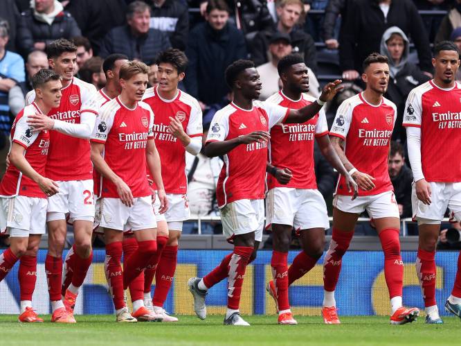 Arsenal weerstaat comeback van Spurs in derby en blijft aan kop in Engeland