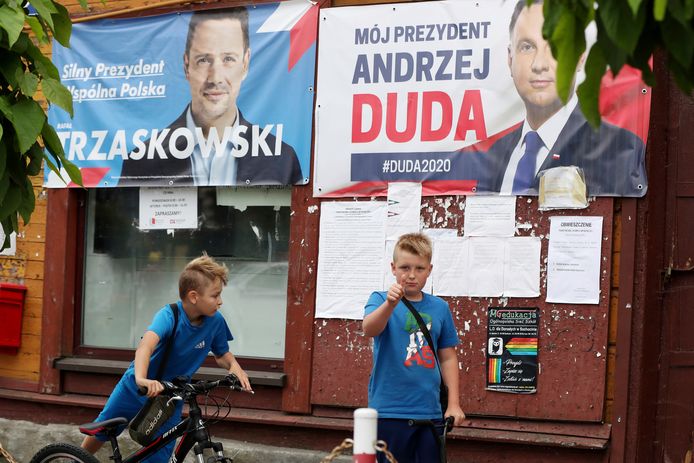 Affiches van Rafal Trzaskowski en Andrej Duda in Warschau