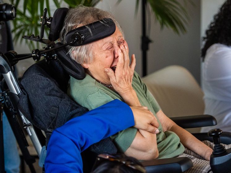 OG3NE geeft huiskamerconcert aan ALS-patient Margie (79)