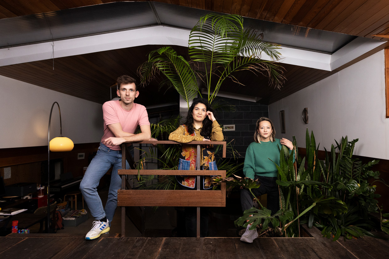 Drie jonge aanstormende theatermakers. Vanaf links Bart van de Woestijne, Maxine Palit de Jongh en Jija Sohn.