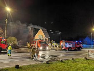 Deel woning van dakwerker vernield na brand