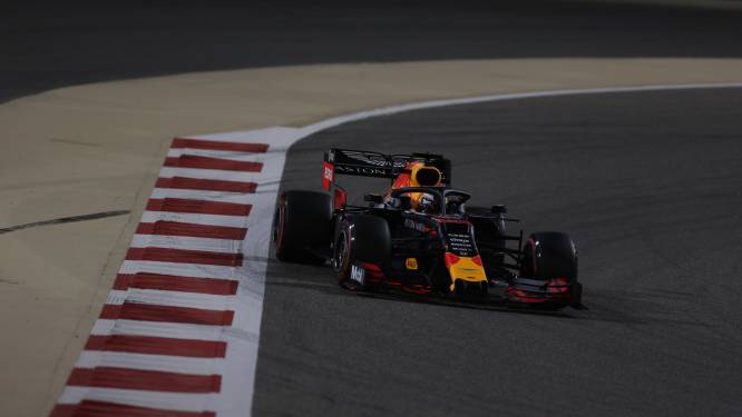 Hamilton wint na motorprobleem Leclerc, safetycar kost Verstappen podiumplek