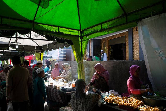 Eetstalletjes in de straten van Bali verkopen de saté aan onwetende vakantiegangers.