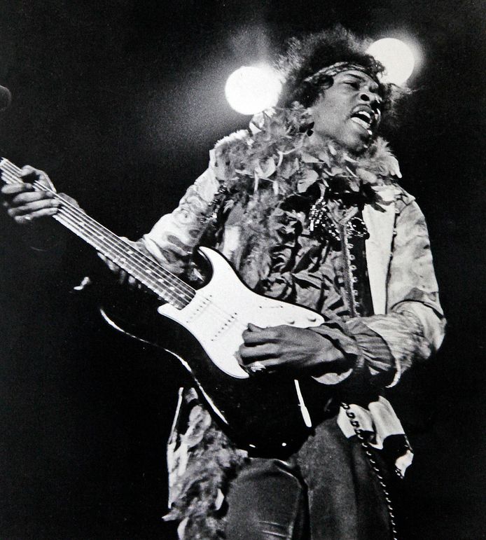 Jimi Hendrix tijdens Monterey Pop, het baanbrekende rockfestival tijdens de 'Summer of Love' van 1967.
