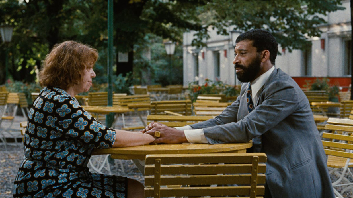 Ketakutan pada bintang memakan jiwa dalam sebuah wawancara dengan Brigitte Mira Inn Al-Hadi Bin Salem.  Membangun  