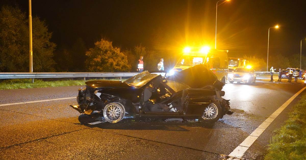 Twee gewonden bij eenzijdig ongeval op A32 tussen Staphorst en Meppel.