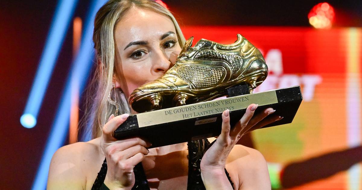 Tessa Wollert ties Paul van Himst: Red Flames captain's fourth Golden Boot |  Golden Shoe