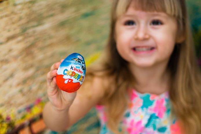 Kinder is in Nederland vooral bekend van de surprise-eieren. De fabrikant, Ferrero, heeft samen met Unilever een Kinder-ijsje ontwikkeld. Voorlopig is het ijsje alleen verkrijgbaar in Duitsland.
