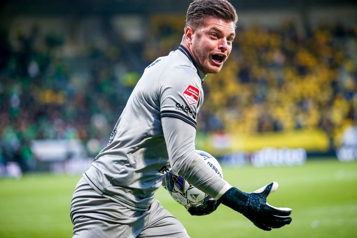 Stijn van Gassel vertolkte met twee gestopte strafschoppen een heldenrol in de promotiewedstrijd van Excelsior