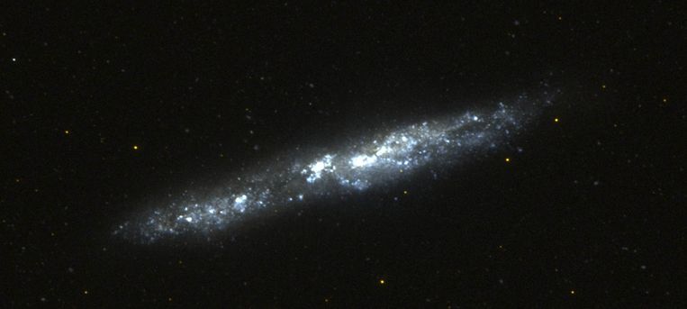In december 2003 maakte de Galex dit beeld van het spiraalvormige sterrenstelsel NGC 55, een sterrenstelsel dat 5,4 miljoen lichtjaar van onze Melkweg ligt. Beeld afp