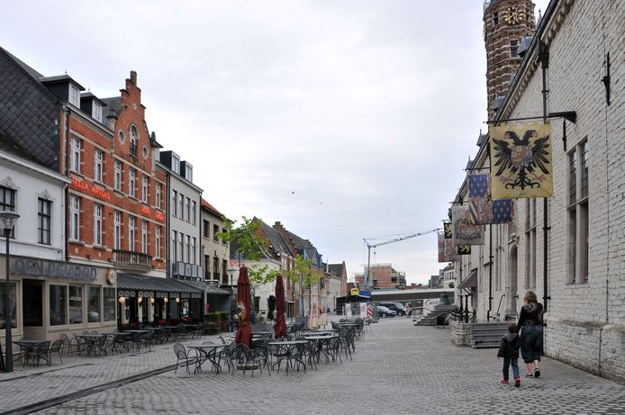 Archief: Grote Markt Herentals links ook hotel De Zalm