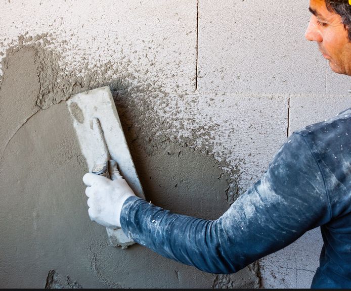 Wie de gevel van z’n huis isoleert, moet ook een nieuwe gevelbekleding kiezen.