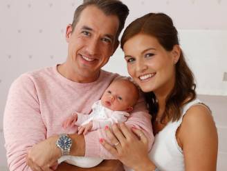 Andy Peelman en echtgenote Tine tonen eerste exclusieve babyfoto: “Iedereen was bang dat hij ging flauwvallen tijdens de bevalling”