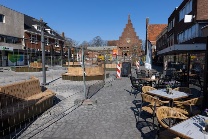 De afgelopen maanden is hard gewerkt aan de herinrichting van een groot deel van het Waalwijkse centrum. Zo moet de Markt een echt horecaplein worden.