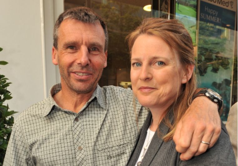 ‘Dixie nam altijd pluchen beestjes mee die de kinderen en mij voorstelden. Op zijn laatste expeditie had hij ze niet bij zich. We hebben ze later thuis gevonden. Dat was schrikken.’ Beeld Photo News