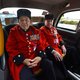 Britse oorlogsveteranen komen met de Londense taxi naar Wageningen