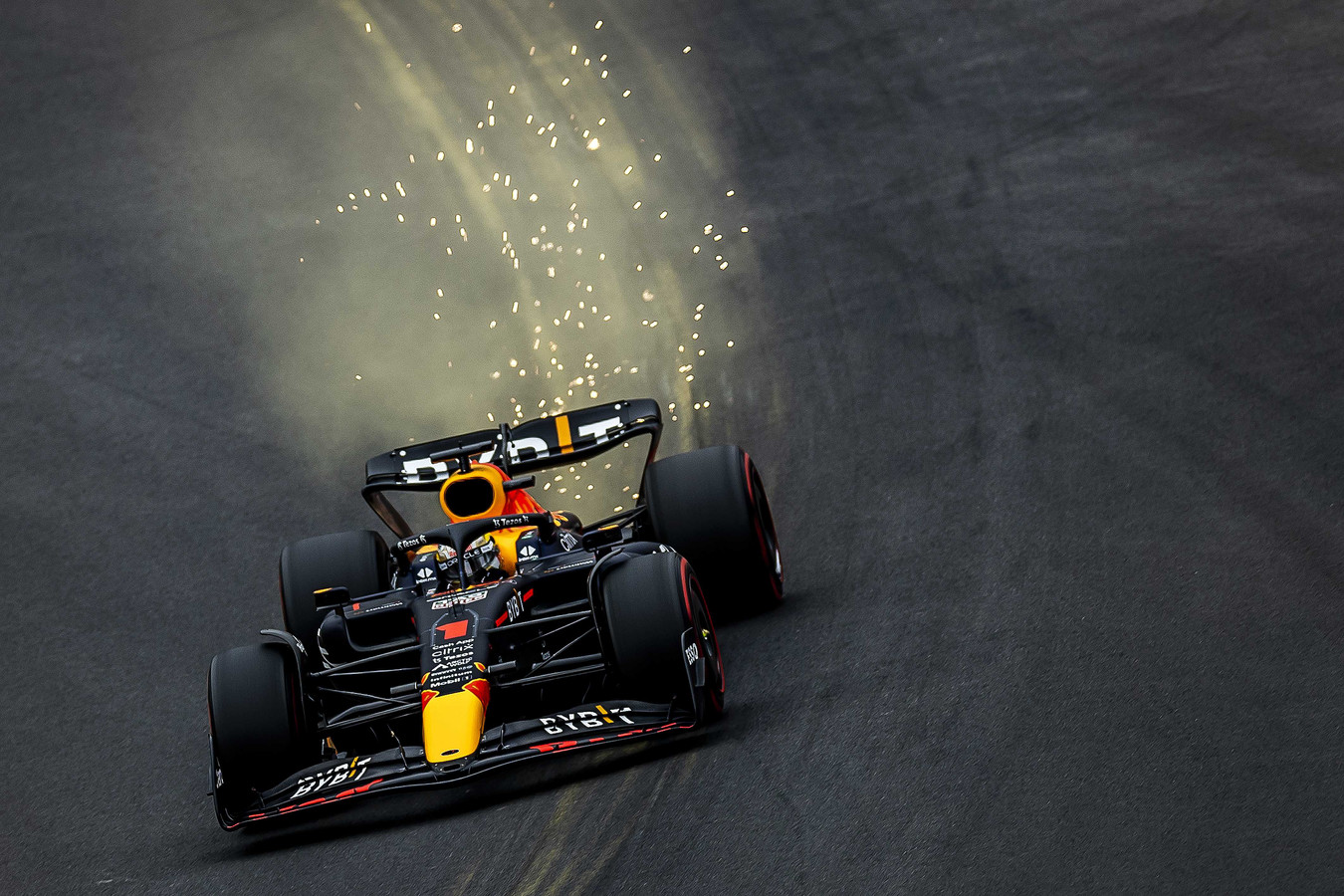 Vooruit Filosofisch Vlekkeloos Max Verstappen domineert Spa, Lewis Hamilton crasht en Leclerc verliest  punten: bekijk alle video's terug van de GP van België | Foto | ed.nl
