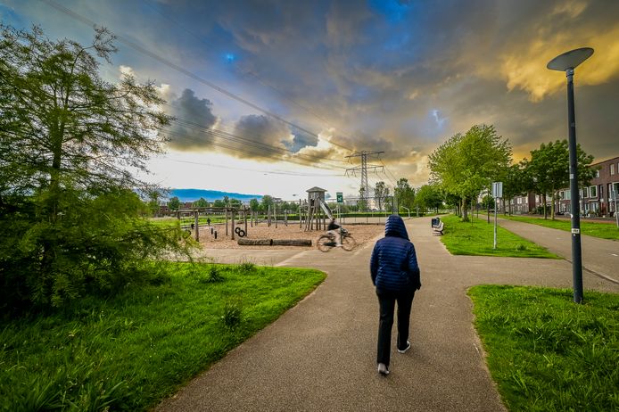 Vrouw (20) Beroofd Met Kapmes, Wijk Op Scherp Na Toenemend Geweld 