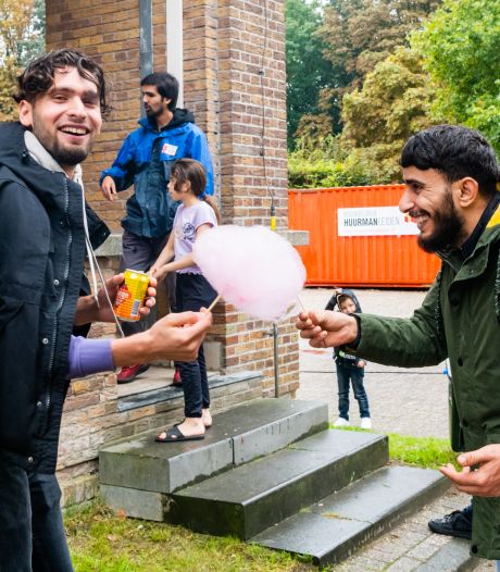 Hoe asielzoekers en buurtbewoners in deze Utrechtse wijk al meer dan dertig jaar in harmonie leven
