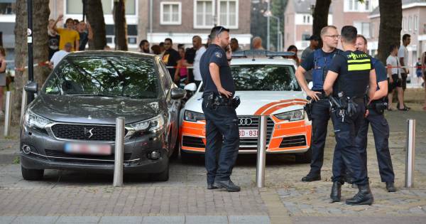 Twee mannen aangehouden in Breda na achtervolging vanuit België: kofferbak gevuld met tassen vol cash en drugs.