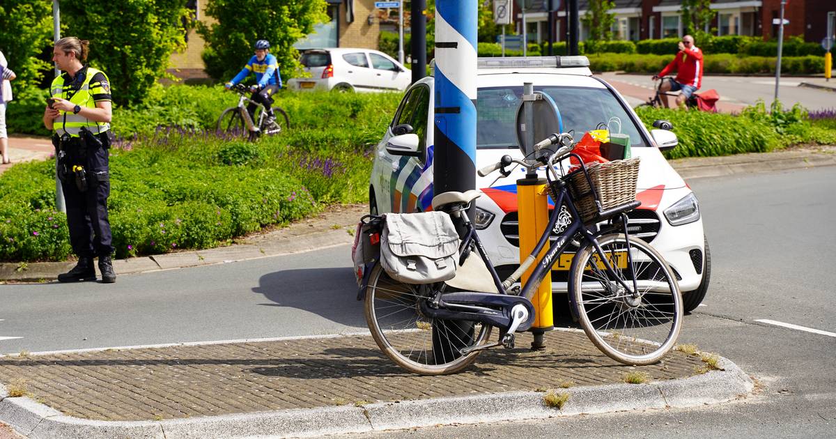 Fietsster gewond bij botsing met auto in Putten.