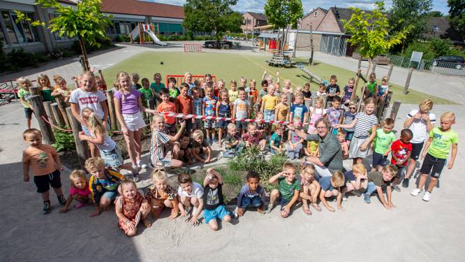 Over een kwartiertje is het zomervakantie, maar eerst wordt in Albergen het nieuwe schoolplein geopend
