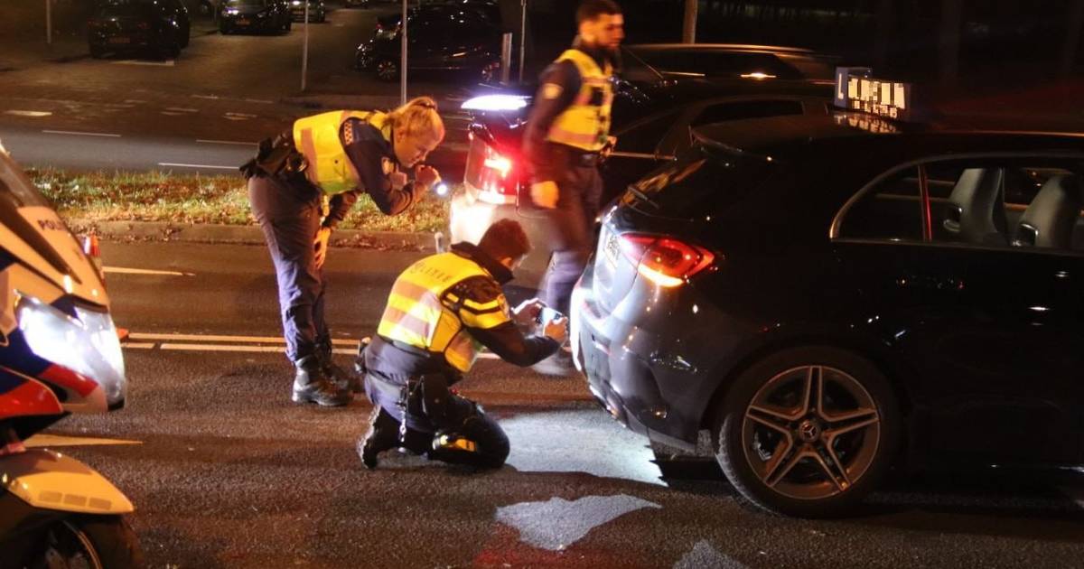 Rij-instructrice gewond na aanrijding in Zwolle, andere automobilist gaat er vandoor - De Stentor.