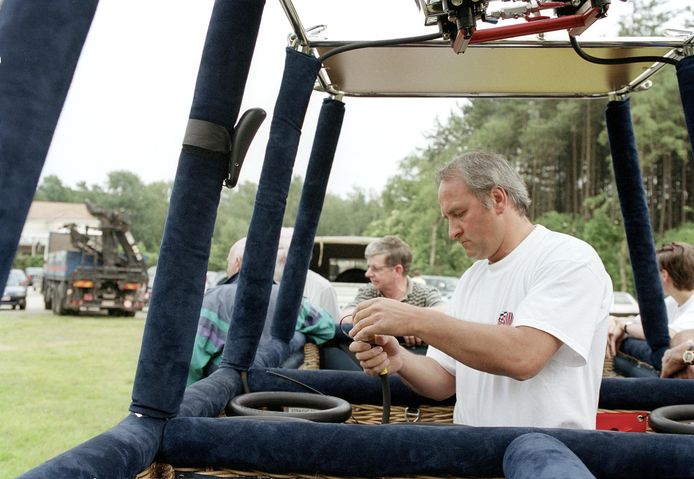 Ballonvaarder Wim Verstraeten, die wordt gezien als de grondlegger van de commerciële ballonvaart in ons land, is na een langdurige ziekte zondag overleden.