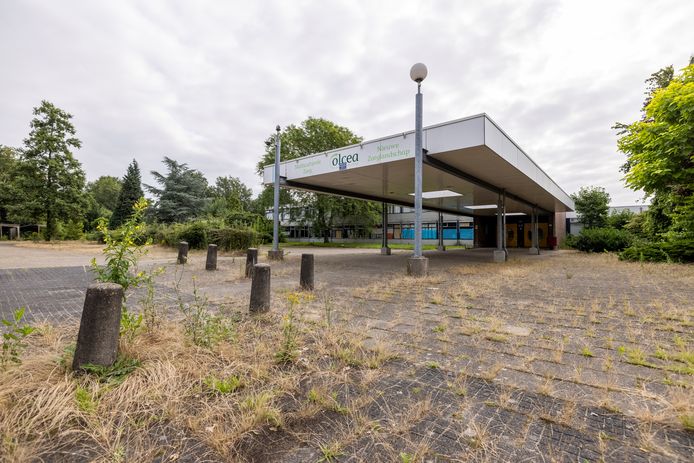 In het tweede deel van de Sportlaan Driene, richting de Elsbeek, zien de panden er een stuk minder aantrekkelijk uit.