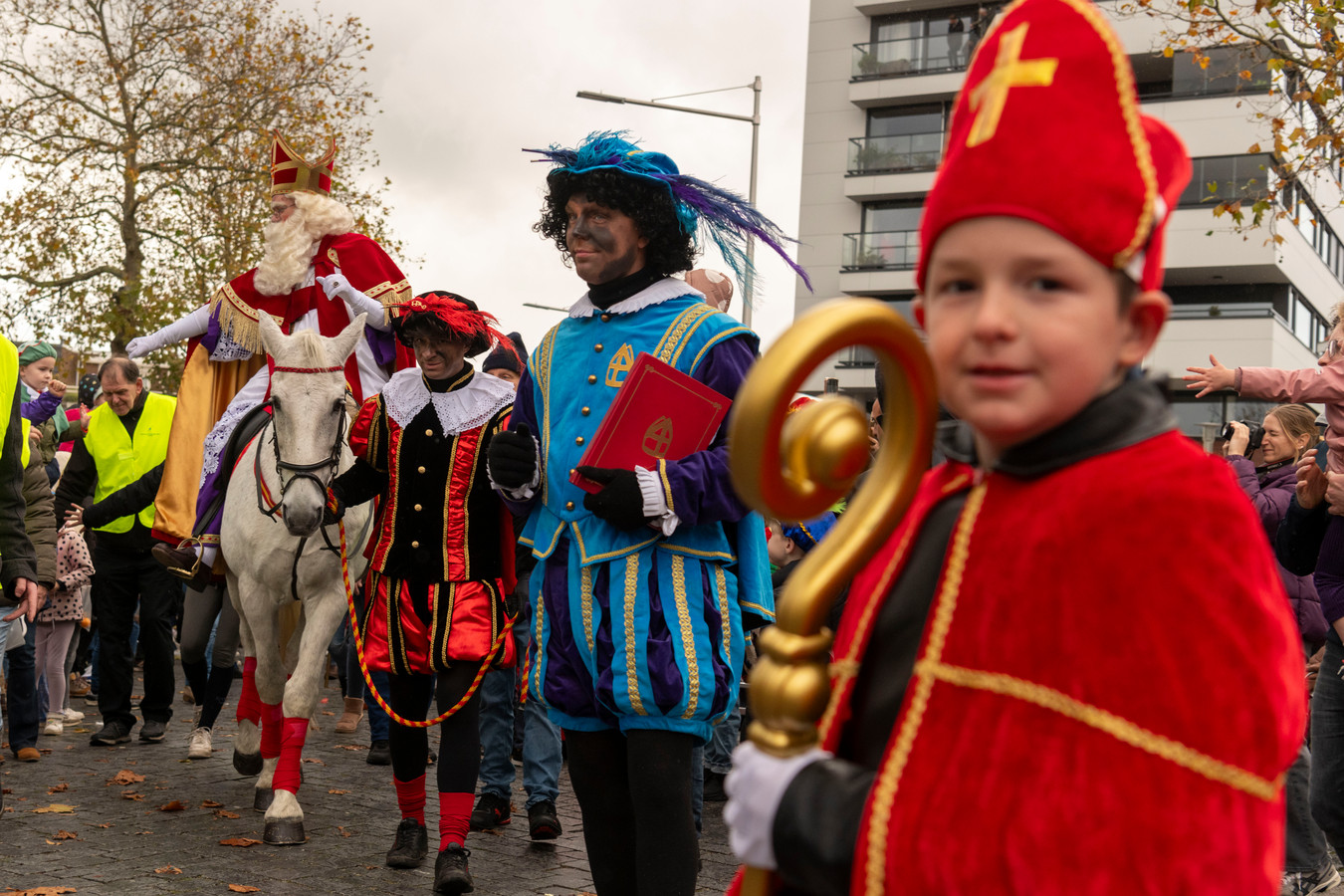 Voor de sintintocht is meer nodig dan een boot en een paard, Tilburgs