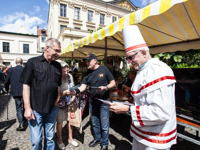 Artiestenmarkt verhuist naar de Korenmarkt: “Alles wat in het Feestenboekje staat, maar dan live”