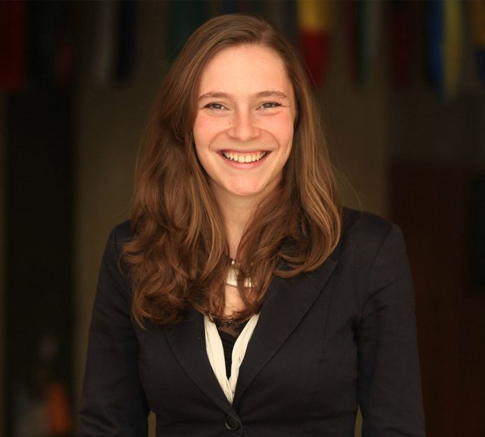 Audrey Hanard, 36 ans, est “associate partner” pour le cabinet Dalberg Global Advisors, présidente du réseau Be education, ancienne présidente du think tank Groupe de Vendredi et ancienne manager chez Telos Impact, précise bpost.