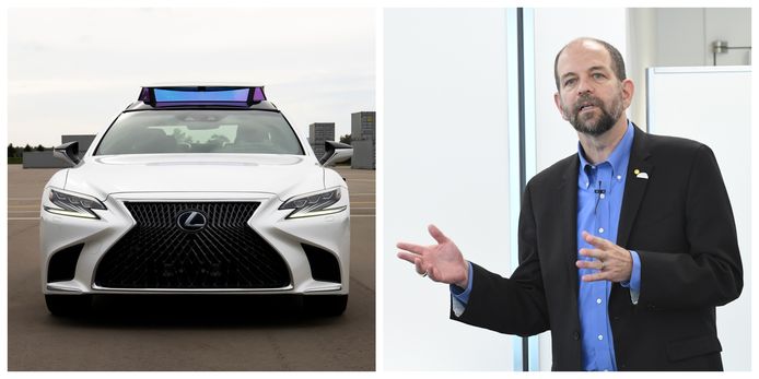 Dr. Gill Pratt, de CEO van het Toyota Research Institute, en een zelfrijdende Lexus LS