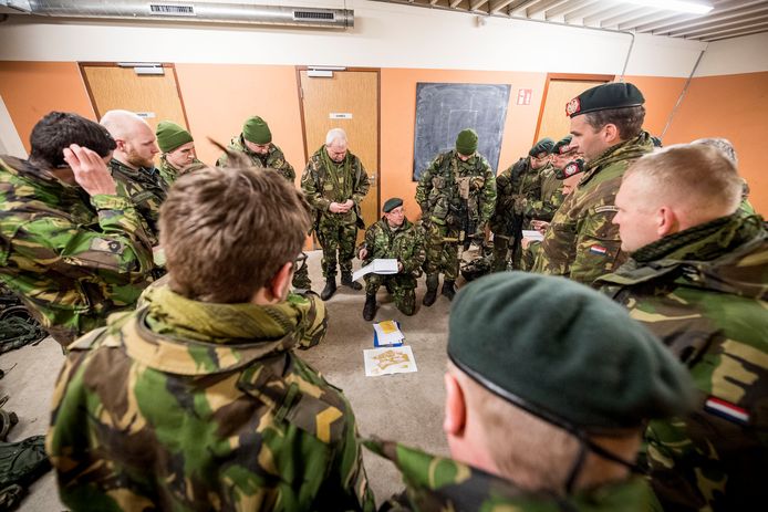 Militairen trainen keihard voor de veiligheid in Harskamp | Veluwe ...