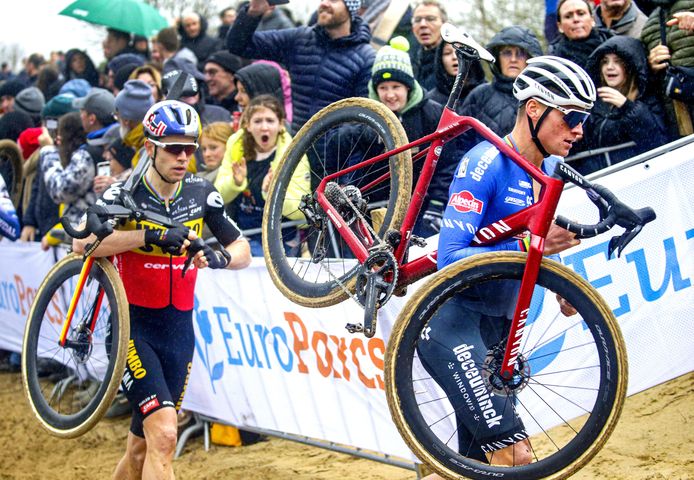 Wout van Aert en Mathieu Van Der Poel strijden zondag om de wereldtitel veldrijden.