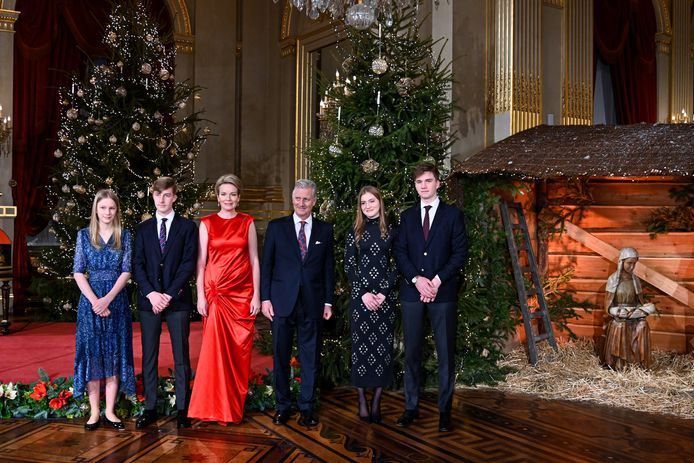 La princesse Eleonore, le prince Emmanuel, la reine Mathilde, le roi Philippe, la princesse Elisabeth et le prince Gabriel lors du concert de Noël.